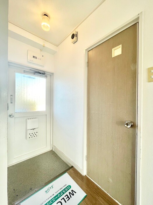 物件内観写真18　(玄関)
