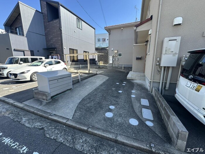 物件外観写真3　(エントランス部分)