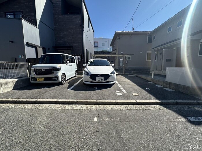 物件外観写真6　(駐車場)