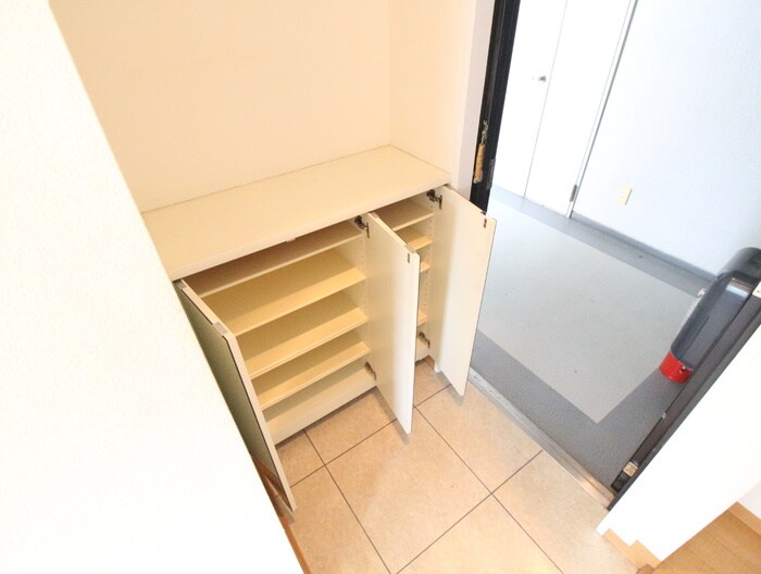 物件内観写真14　(玄関)