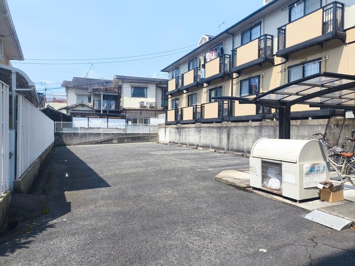 物件外観写真4　(駐車場)