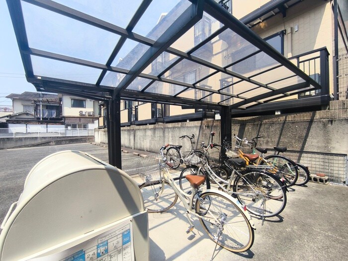 物件外観写真5　(駐輪場)