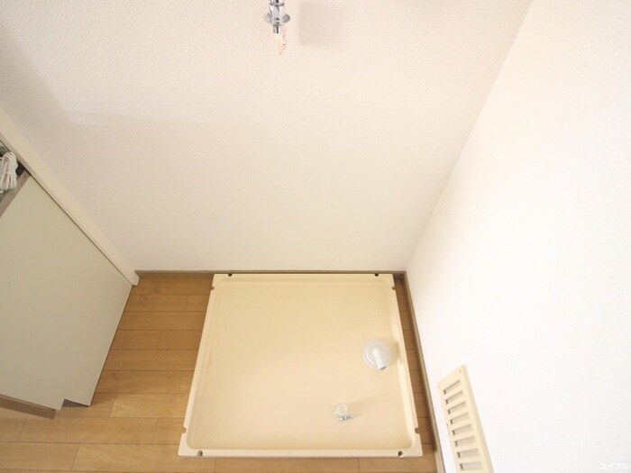 物件内観写真12　(洗濯機置場)