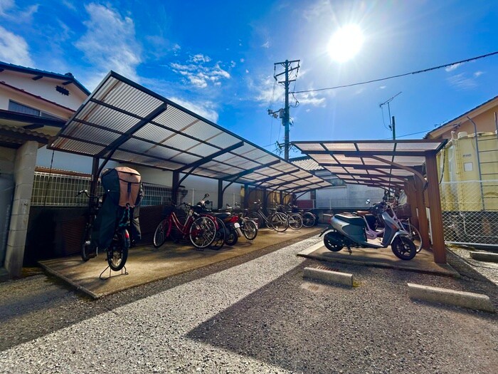 物件外観写真4　(駐輪場)