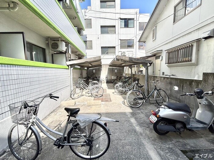 物件外観写真4　(駐輪場)