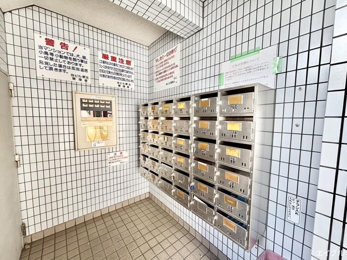 物件外観写真5　(エントランス部分)