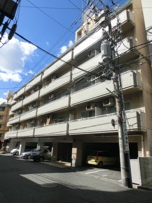 物件外観写真2　(駐車場)