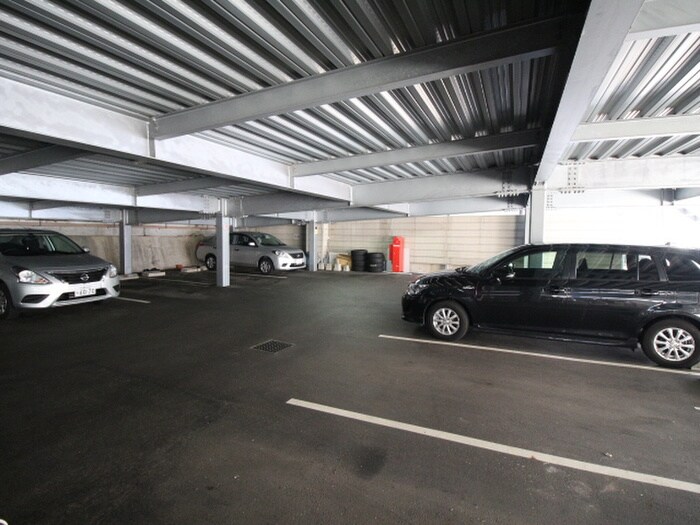 物件外観写真3　(駐車場)