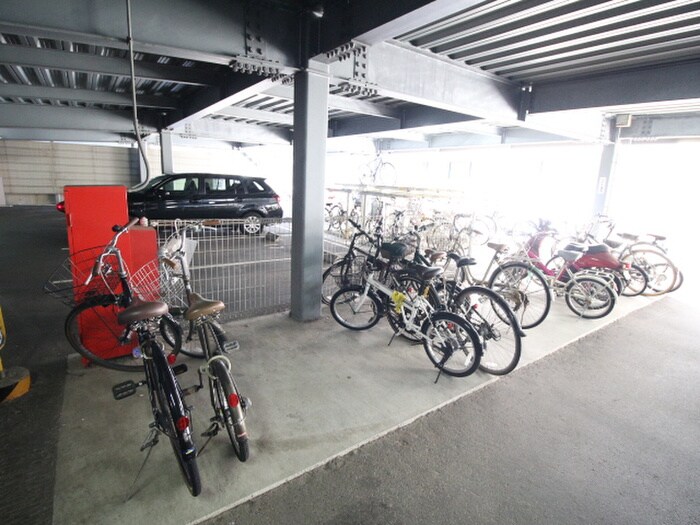 物件外観写真4　(駐輪場)