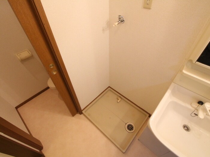 物件内観写真12　(洗濯機置場)