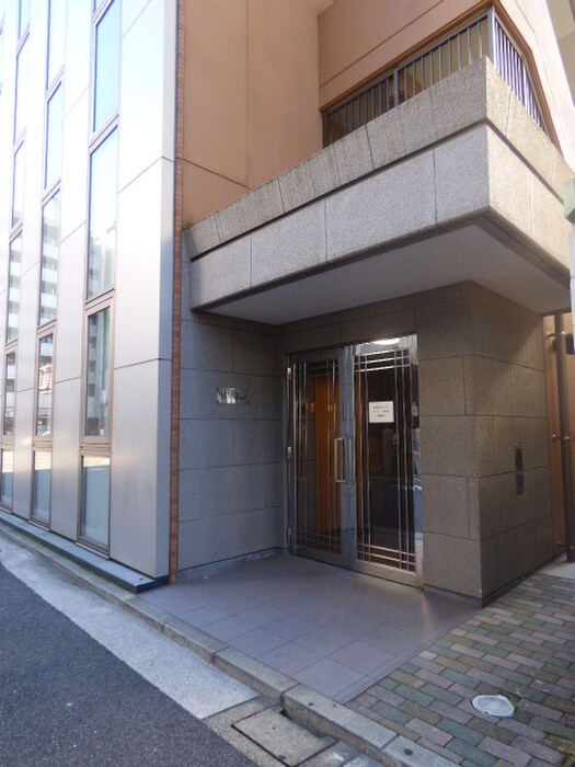 物件外観写真2　(エントランス部分)