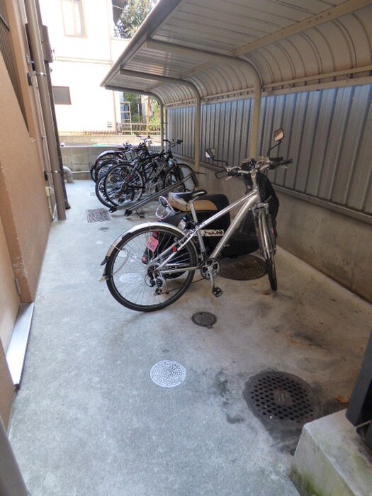 物件外観写真5　(駐輪場)
