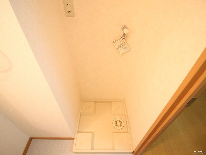 物件内観写真12　(洗濯機置場)