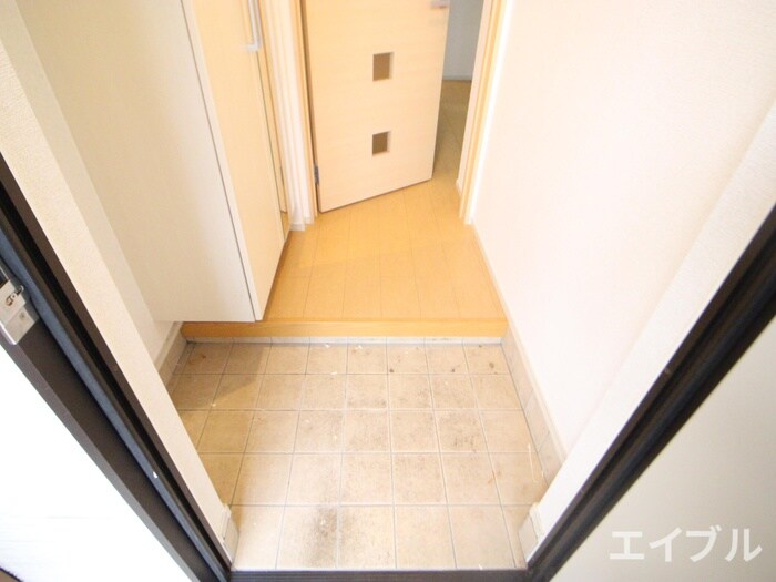 物件内観写真16　(玄関)