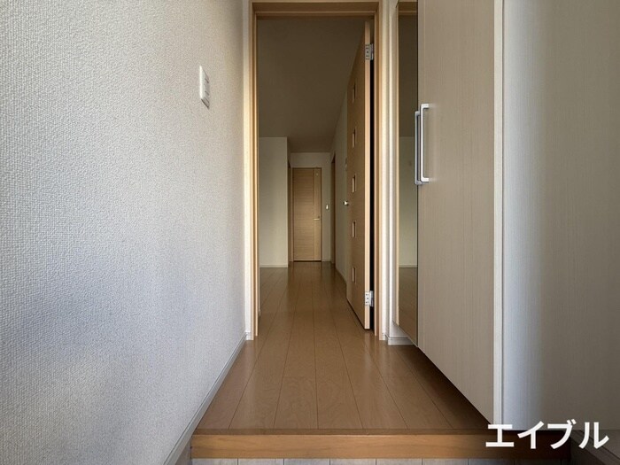 物件内観写真18　(玄関)