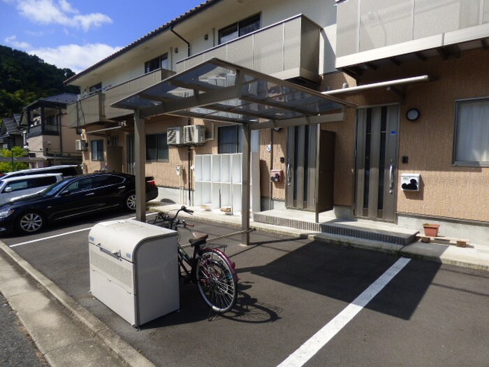 物件外観写真3　(駐輪場)