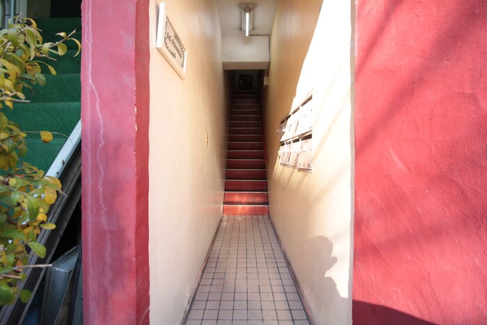 物件外観写真2　(エントランス部分)