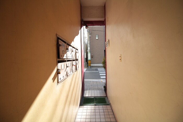 物件外観写真5　(エントランス部分)