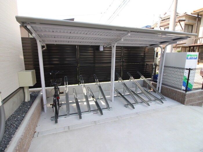 物件外観写真5　(駐輪場)