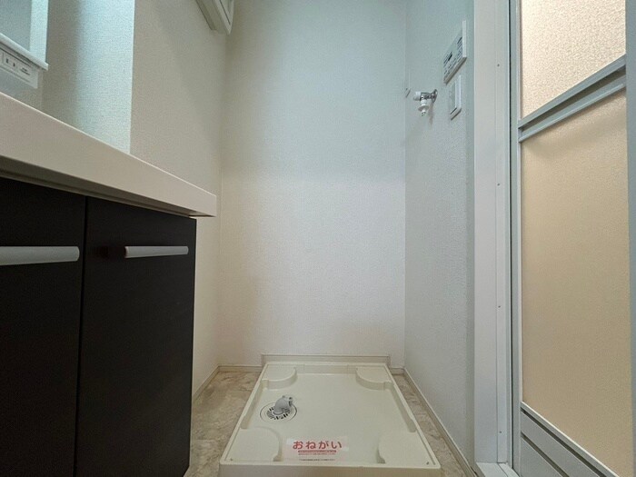 物件内観写真14　(洗濯機置場)