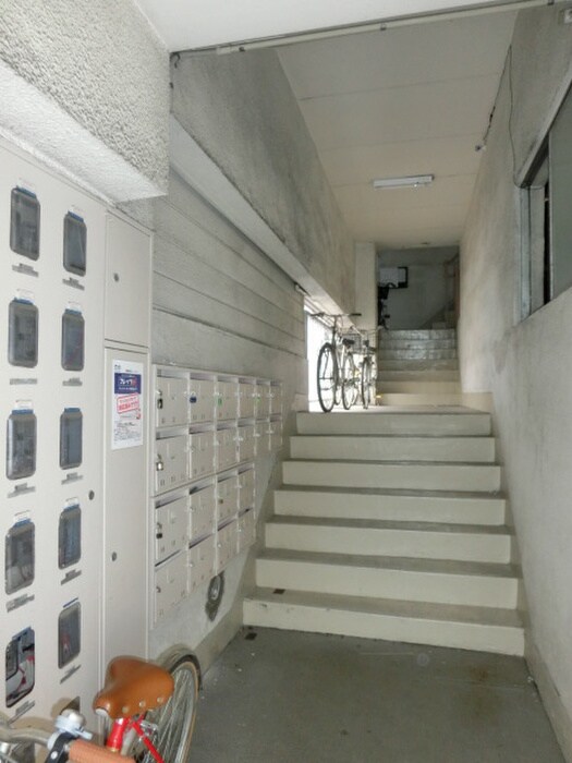 物件外観写真3　(エントランス部分)