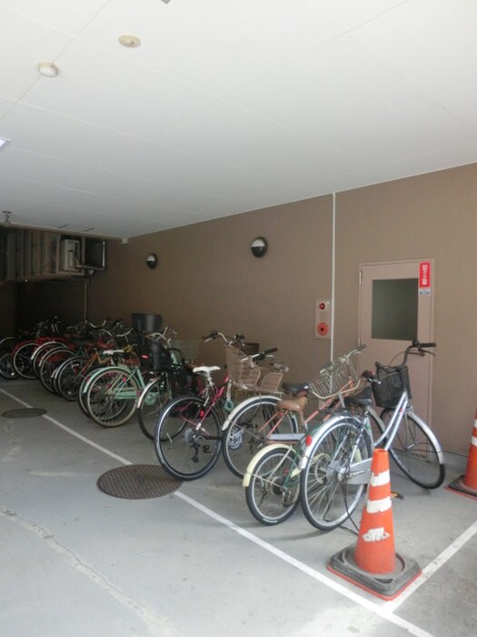 物件外観写真5　(駐輪場)