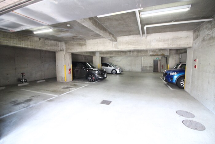 物件外観写真4　(駐車場)