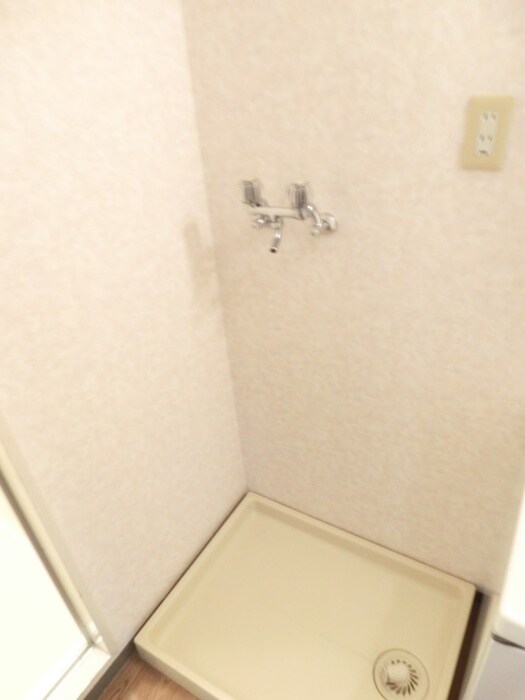 物件内観写真12　(洗濯機置場)