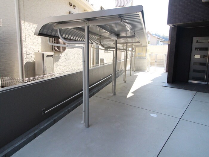 物件外観写真4　(駐輪場)