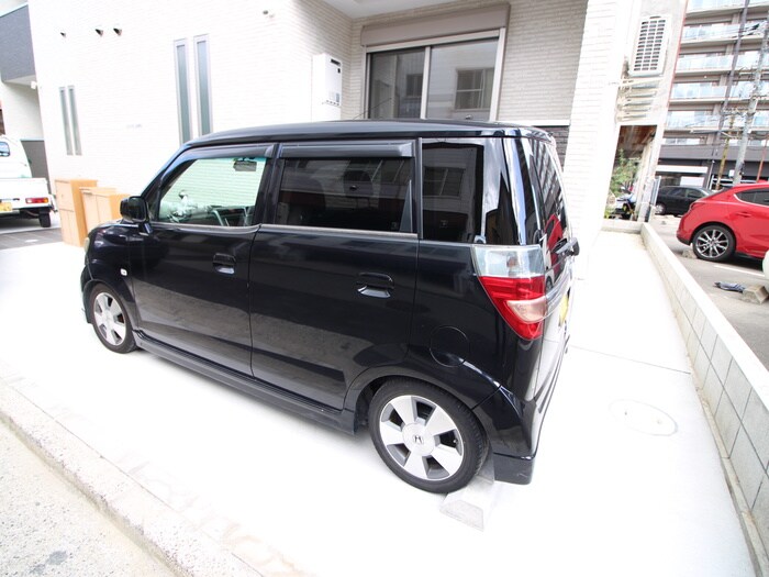 物件外観写真3　(駐車場)