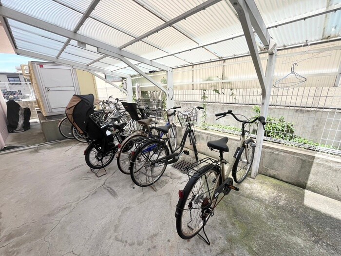 物件外観写真2　(駐輪場)