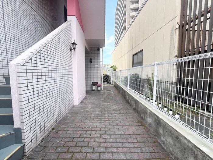 物件外観写真5　(エントランス部分)