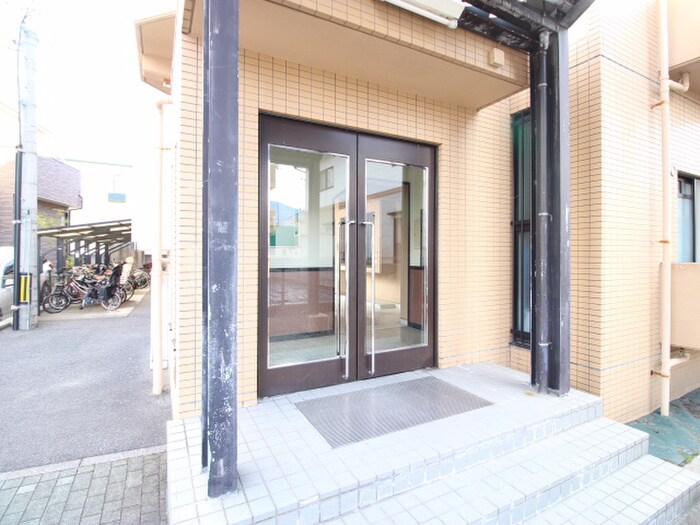 物件外観写真5　(エントランス部分)