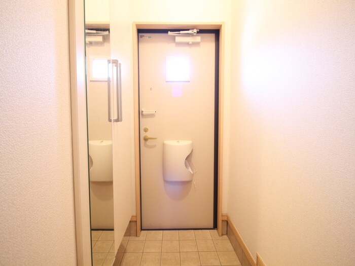 物件内観写真15　(玄関)