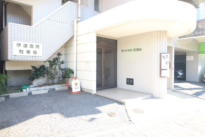 物件外観写真2　(エントランス部分)