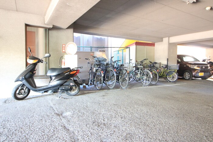 物件外観写真5　(駐輪場)