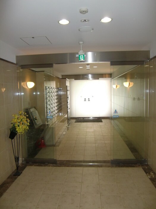 物件外観写真4　(エントランス部分)