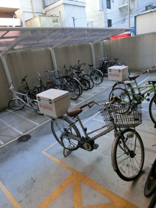 物件外観写真2　(駐輪場)