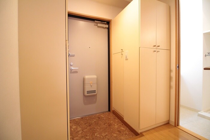 物件内観写真12　(玄関)