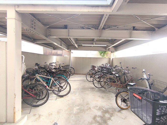 物件外観写真3　(駐輪場)