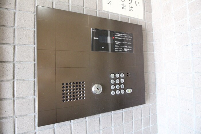 物件外観写真6　(エントランス部分)