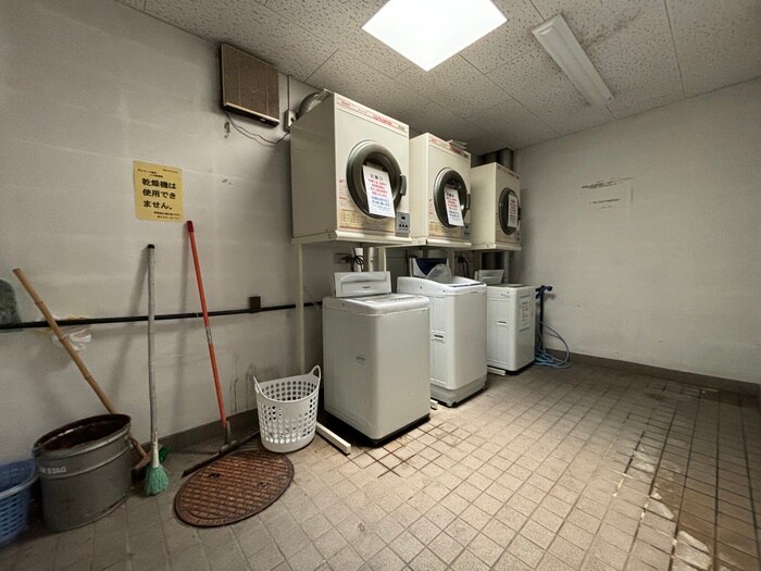 物件内観写真16　(洗濯機置場)