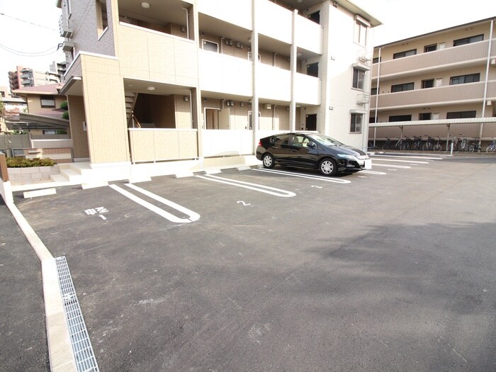 物件外観写真3　(駐車場)