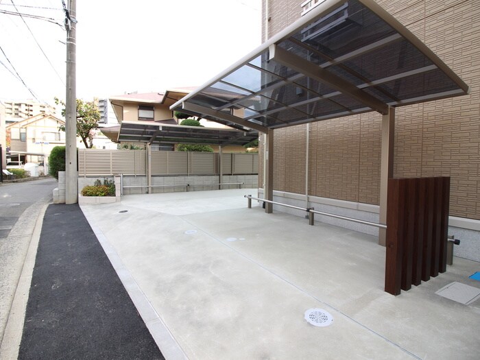 物件外観写真4　(駐輪場)