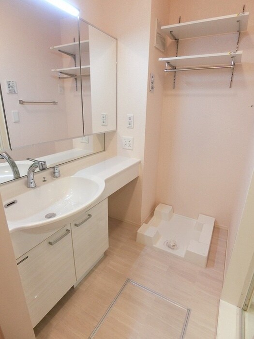 物件内観写真11　(洗濯機置場)