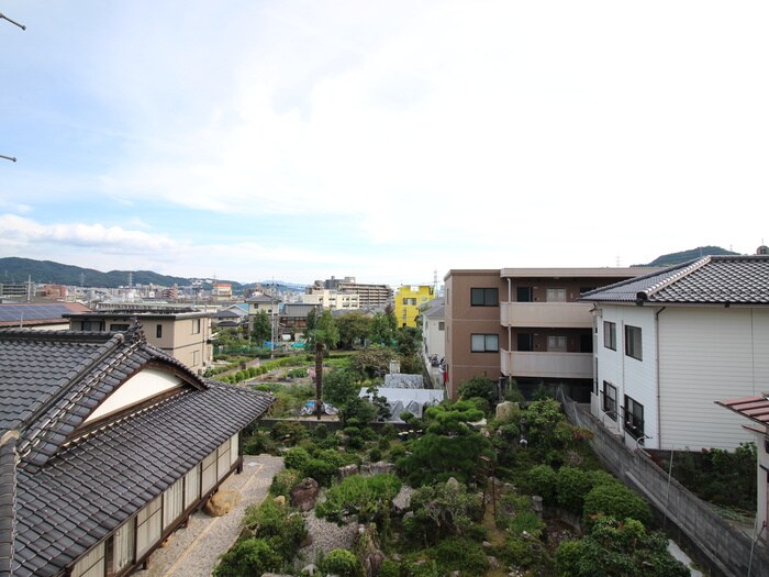 物件内観写真18　(室内からの展望)