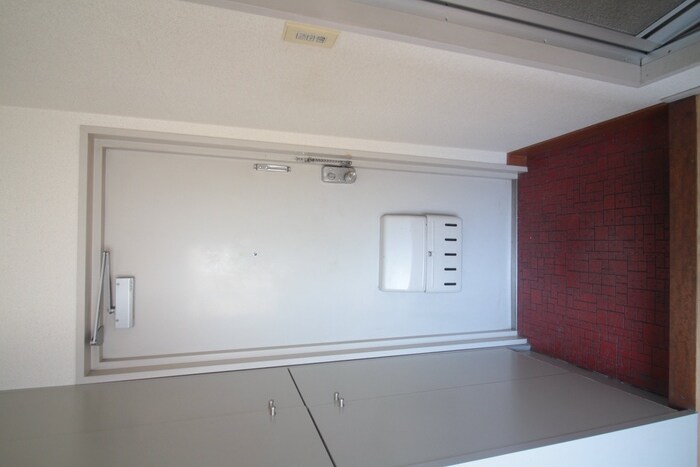 物件内観写真10　(玄関)