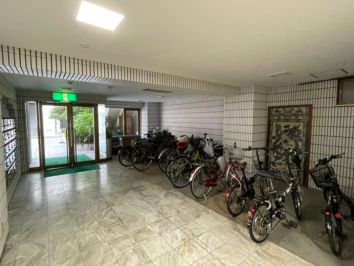 物件外観写真4　(駐輪場)