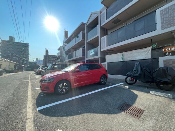 物件外観写真3　(駐車場)