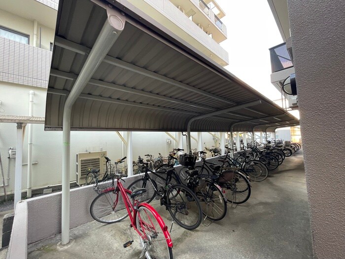 物件外観写真4　(駐輪場)